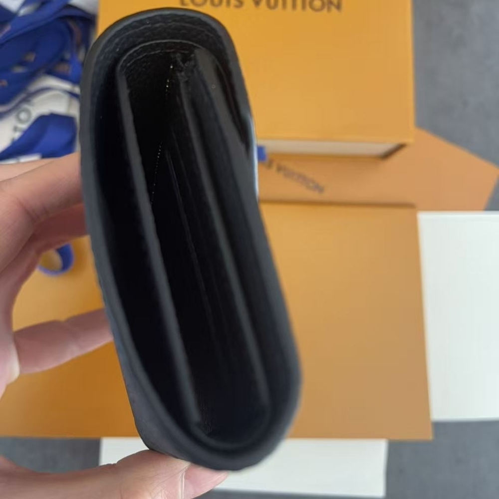 Louis Vuitton Victorine Wallet - Picture 5 of 11